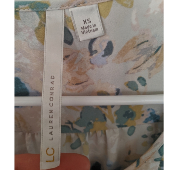 Blush floral pleated front LC top - Picture 4 of 5